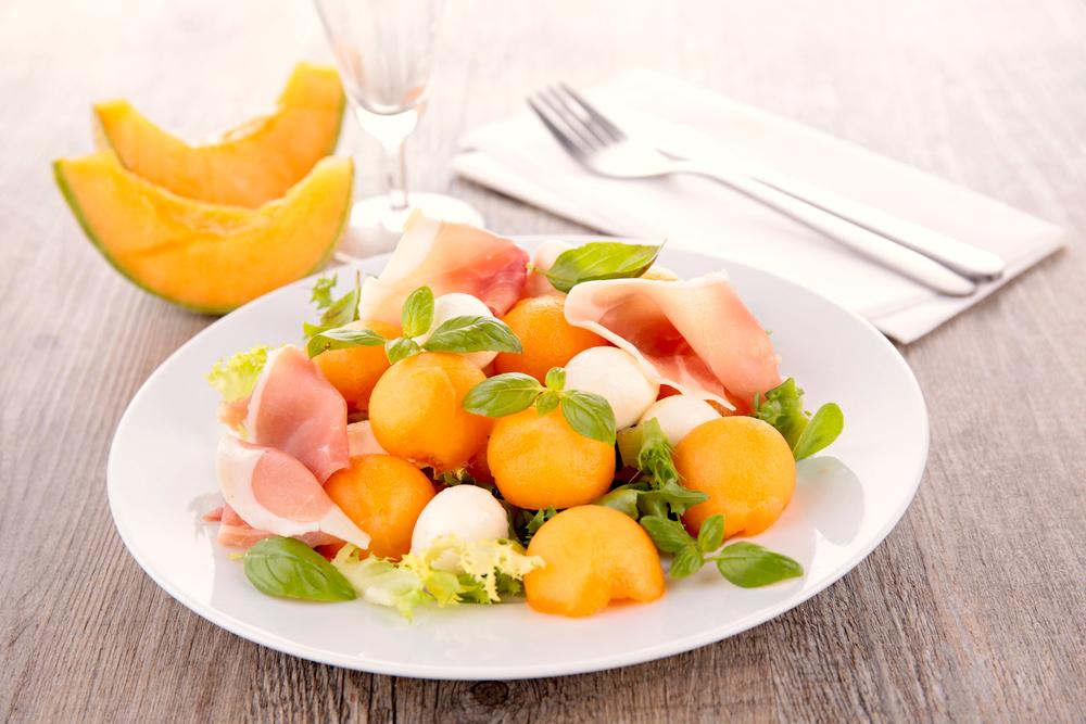 Salad Dưa Lưới Bocconcini Và Thịt Xông Khói