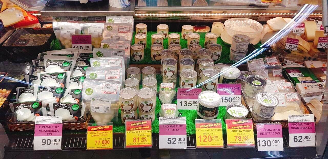 Quầy bày bán phô mai Ottima Cheese