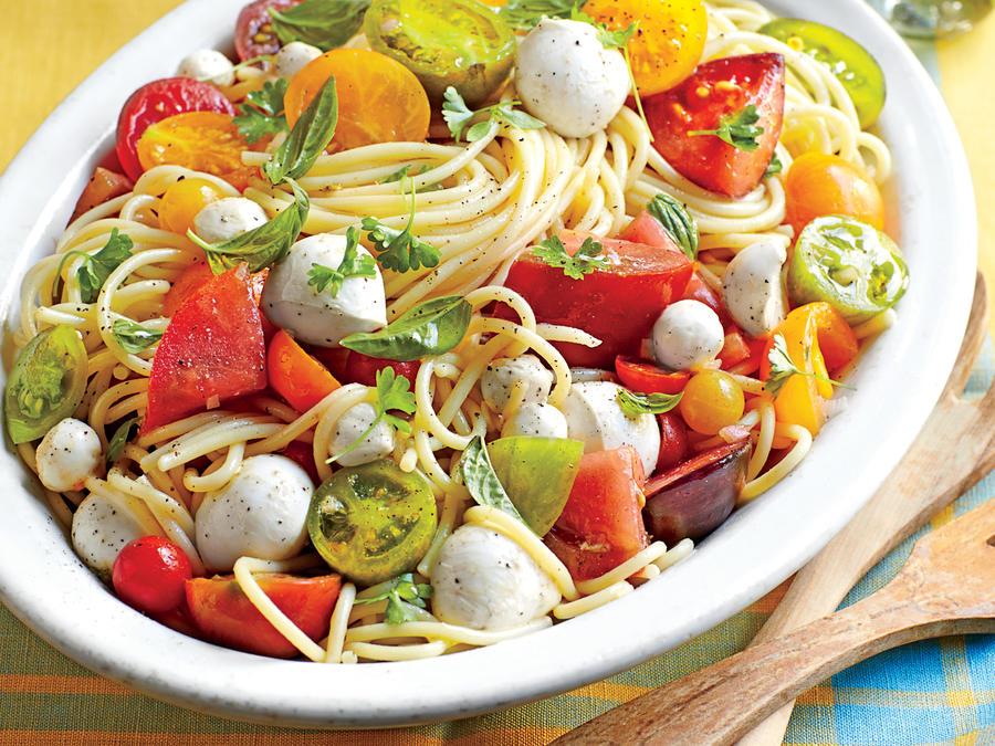 Spaghetti with Fresh Mozzarella and Colorful Cherry Tomatoes